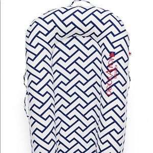 DockATot cover blue and white love links pattern